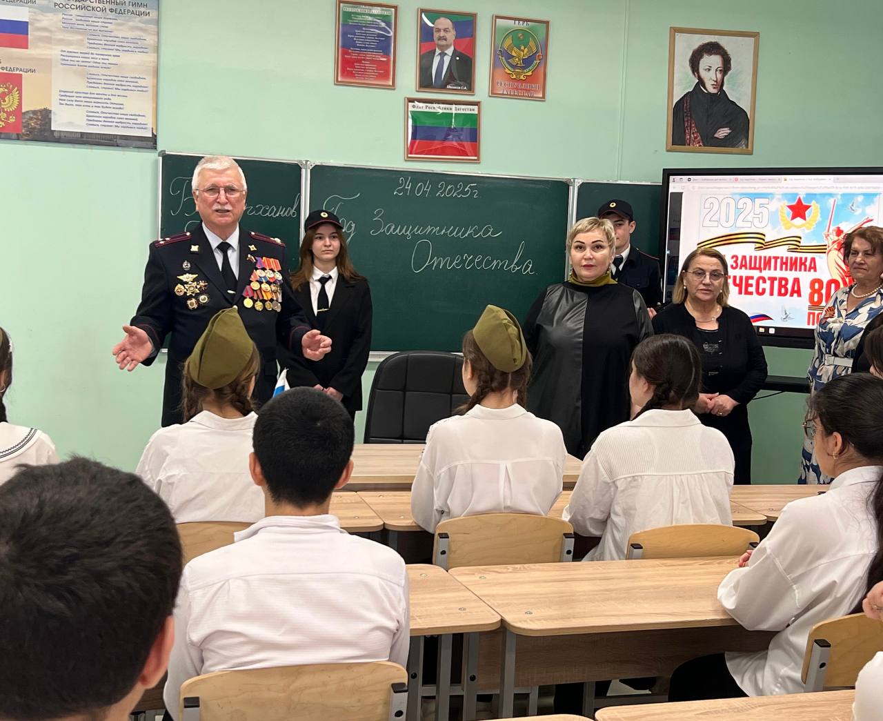 Профориентационная встреча учащихся старших классов с сотрудниками и студентами Северо-Кавказского филиала Санкт-Петербургской академии полиции имени Н. А. Щёлокова.